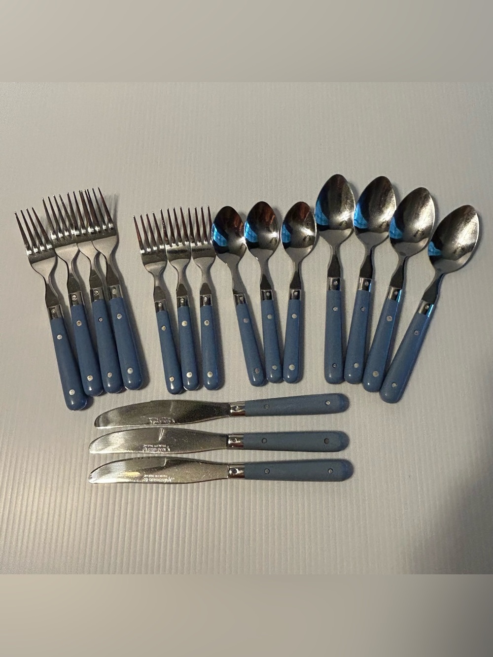 17 WF Washington Forge Mardi Gras Flatware Blue (Williamsburg) Handles Stainless